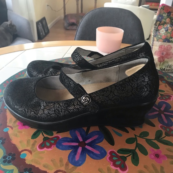 Alegria Wedges - Picture 3 of 5